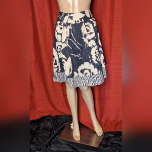 ST JOHNS BAY / SIZE 10 / BLUE AND OFF WHITE A-LINEl knee length floral s…